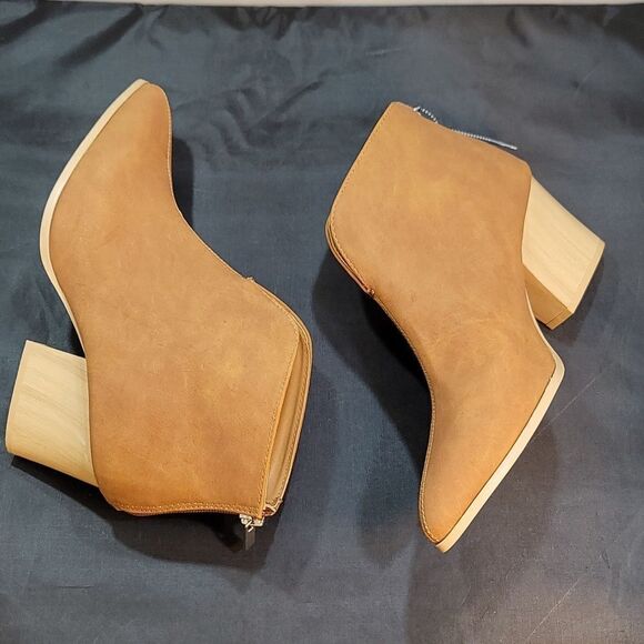 BRAND NEW QUPID POINTED TOE ANKLE BOOTIE - Picture 13 of 16